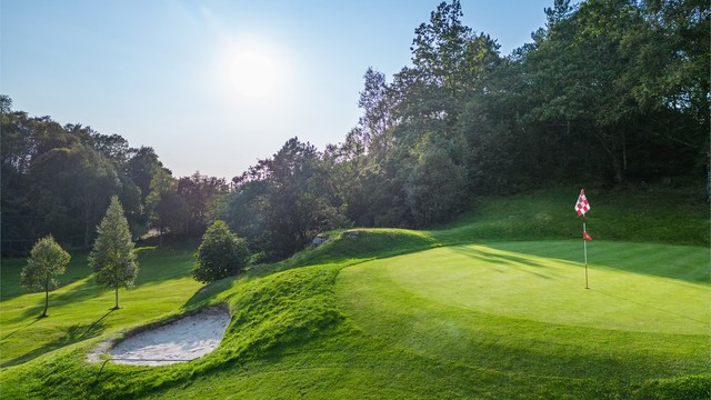 Golfbanen på Åstveit ligger kun en kort spasertur unna.