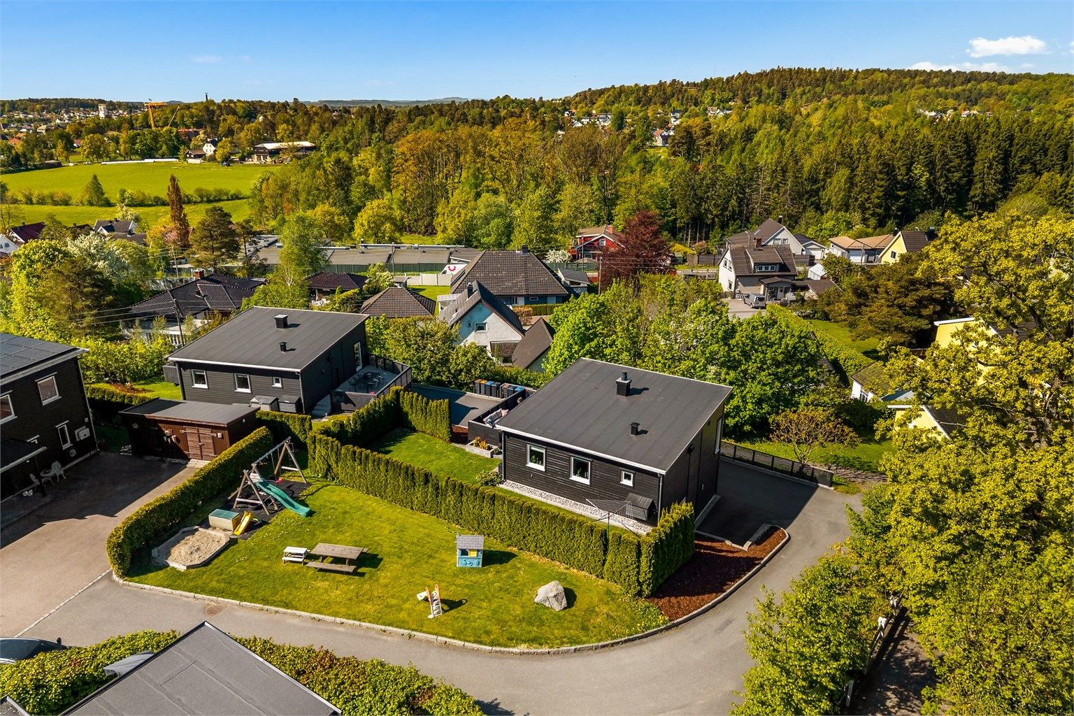 Kort vei til Breidablikk ungdomsskole, som ligger kun få minutters gange unna.