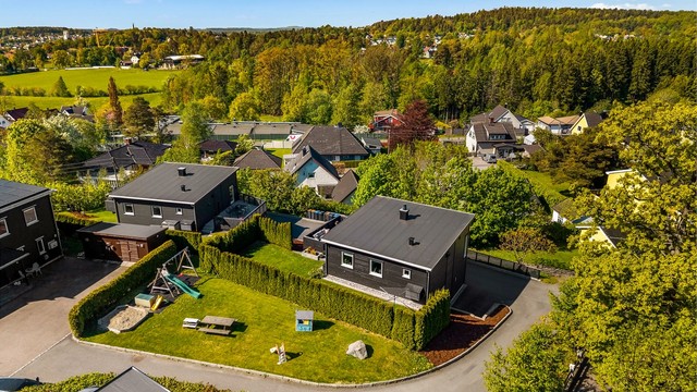 Kort vei til Breidablikk ungdomsskole, som ligger kun få minutters gange unna.