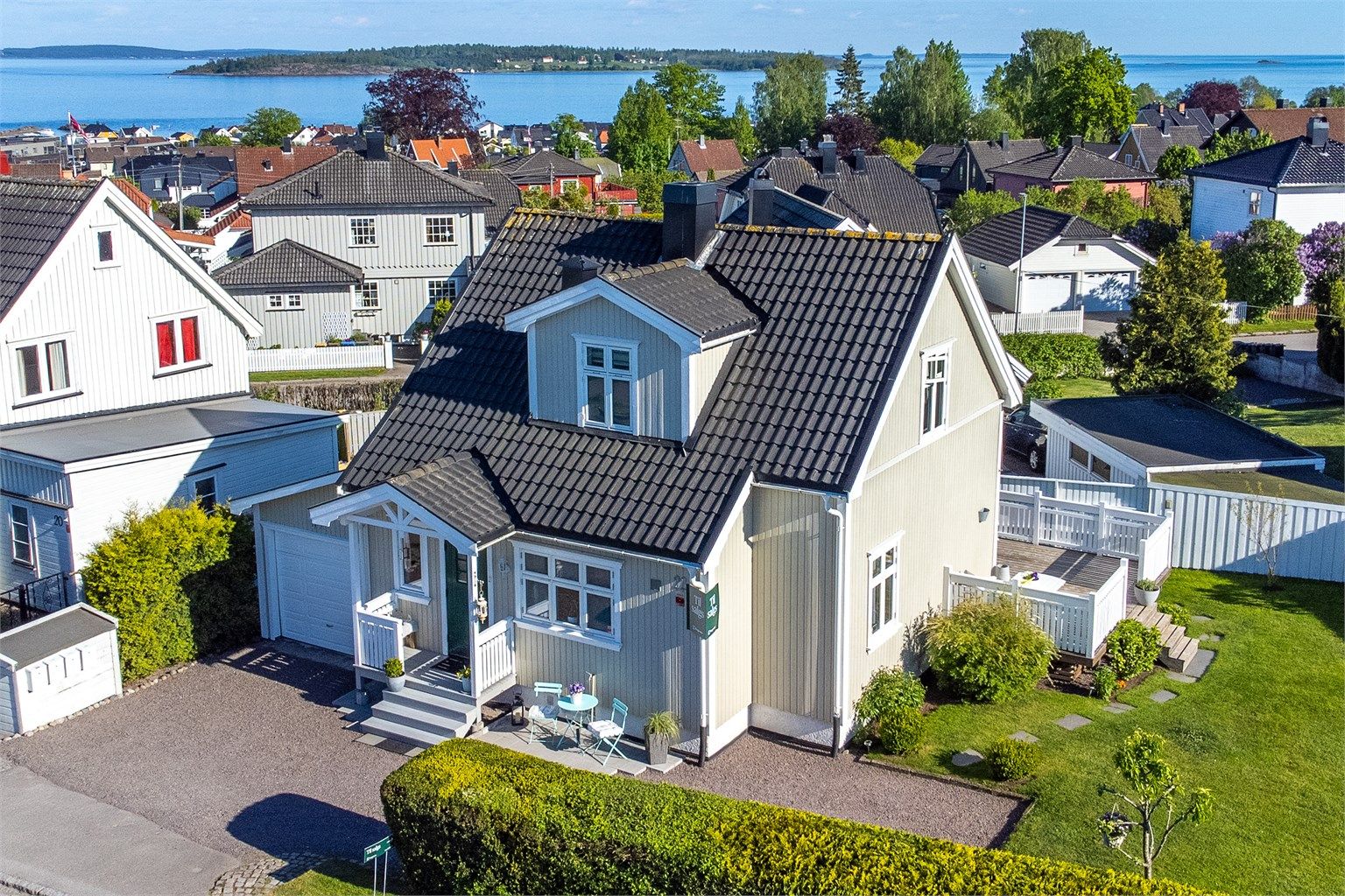 Solrikt og sentralt med kort vei til sjø!