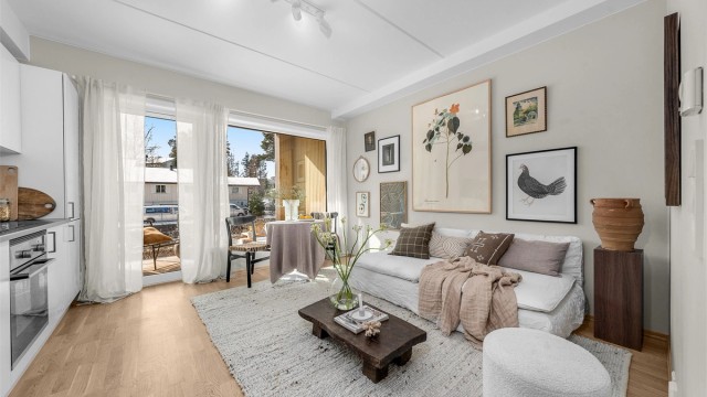 Caroline Berg-Thomassen v/Krogsveen har gleden av å presentere Idretten 10F! Foto: T. Øyvind Borgersen (Flytende Film AS)