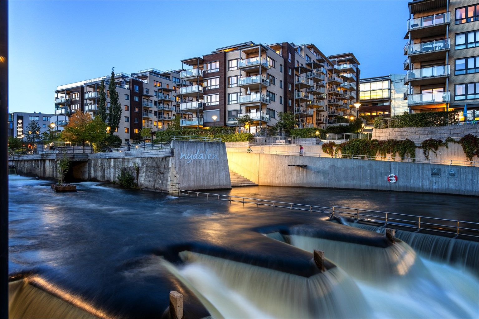 Fra leiligheten er det kort avstand til den populære badeplassen i Nydalen. 