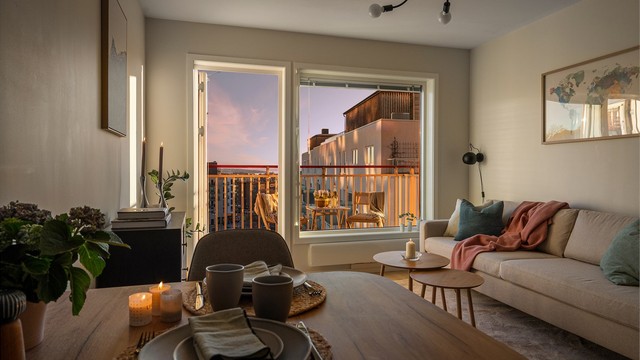 Leiligheten har en lun og hyggelig atmosfære også på kveldstid.