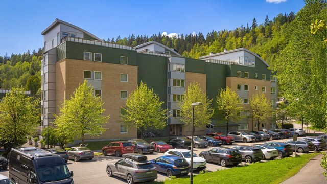 Her bor dere i flotte omgivelser tett på skogen og marka med nydelige turområder