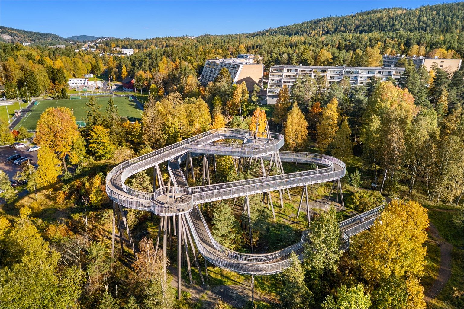 Fra eiendommen er det gangavstand til Stovner Senter med et rikt utvalg av servicetilbud.