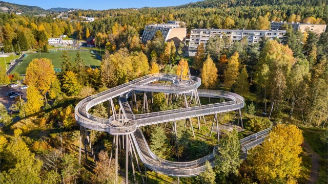 Fra eiendommen er det gangavstand til Stovner Senter med et rikt utvalg av servicetilbud.