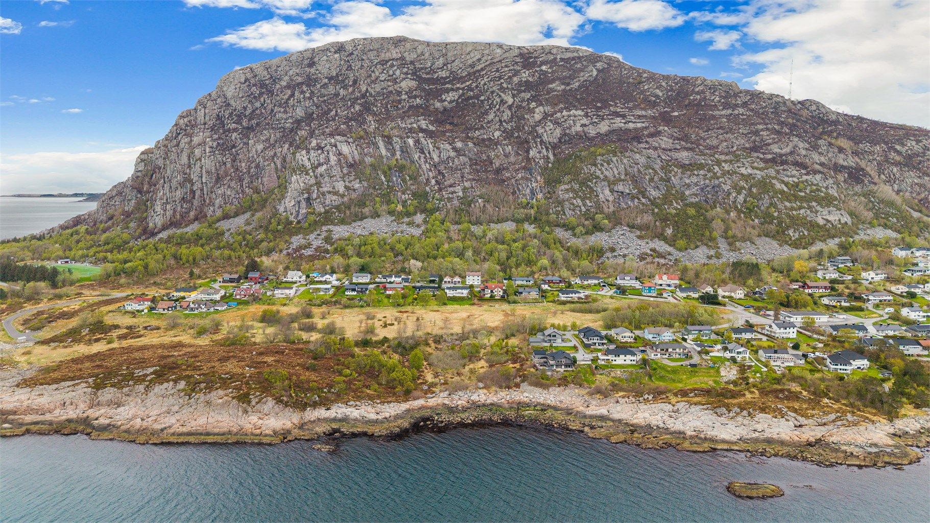 Sukkertoppen er et populært turmål som byr på storslått utsikt, og turstiene starter like ved