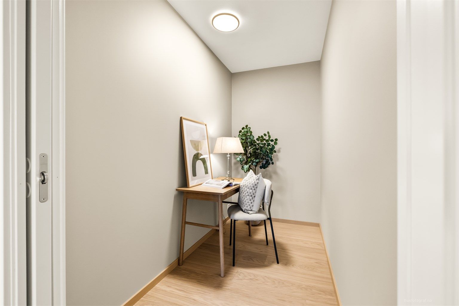 Leiligheten har et innredet kontor - Rommet er ikke godkjent for varig opphold.