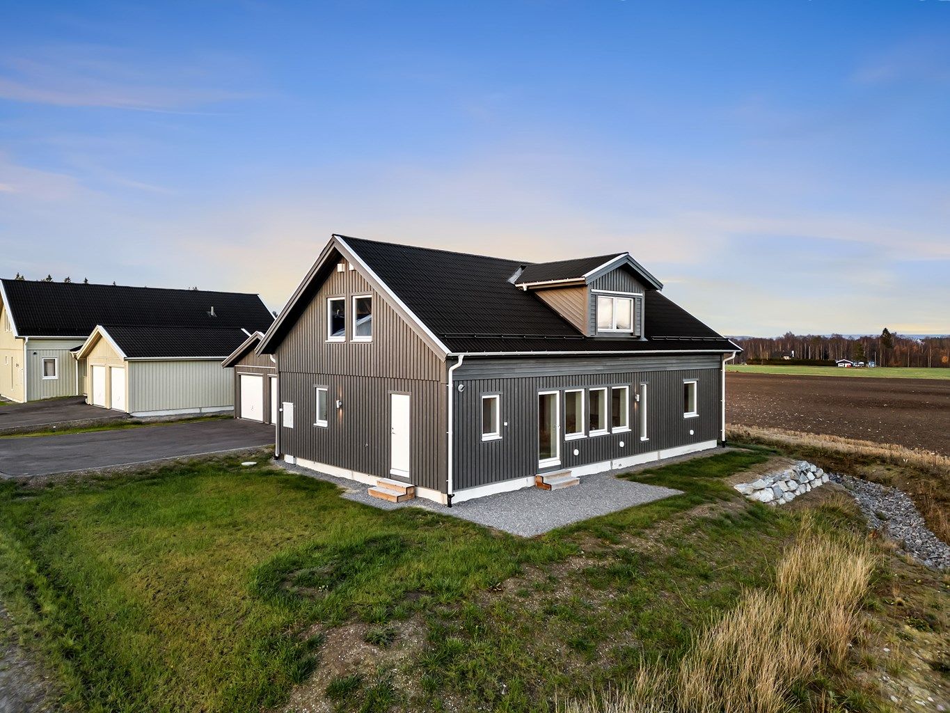 Eiendomsmegler Krogsveen v/Tony Kristiansen har gleden av å presentere Fyrhusvegen 26! 