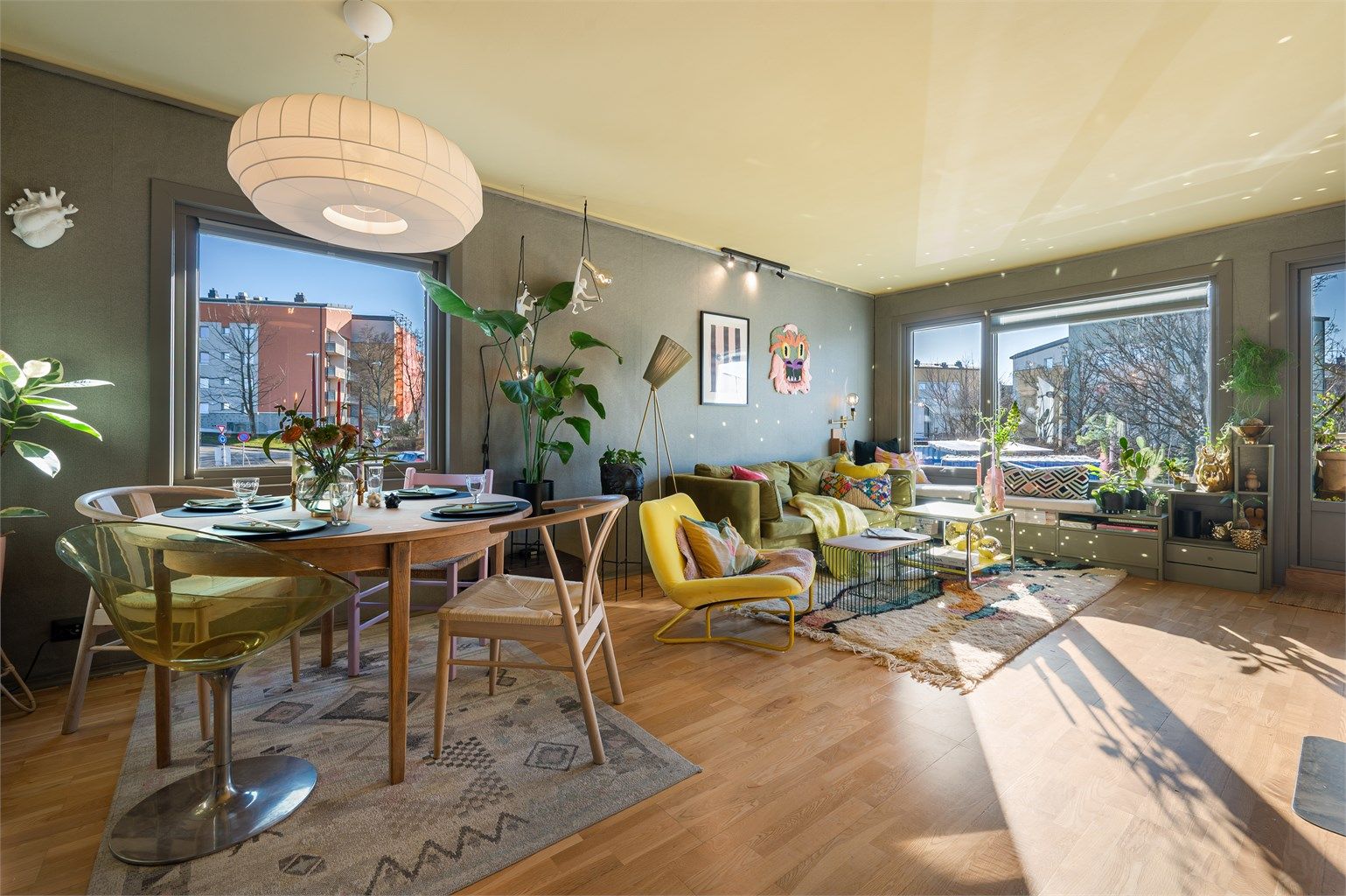 Velkommen til Helmer Hanssens gate 2 A- en fargerik perle i et veletablert borettslag.