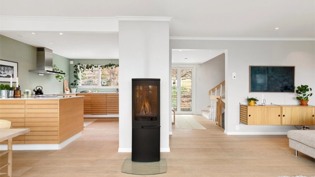 Velkommen til Damveien 25, en herlig familiebolig over tre plan, velholdt og moderne standard