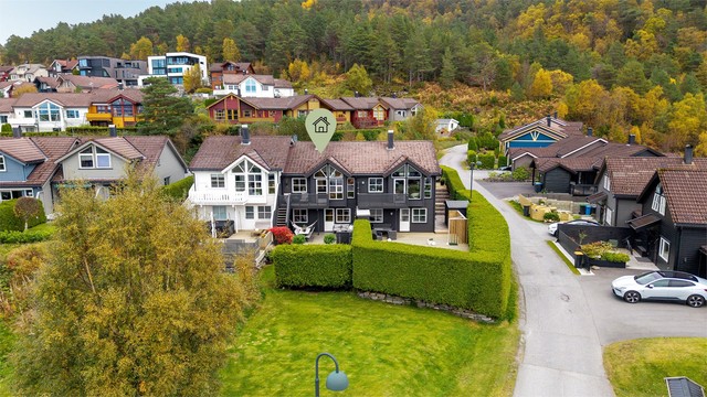 Dronebilde av fasade mot vest