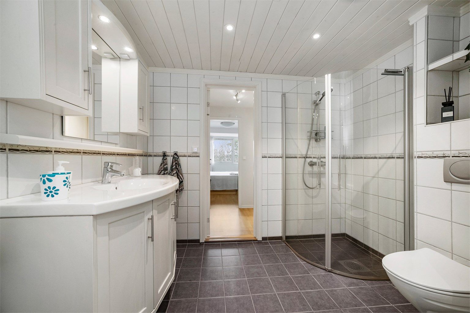 Badet ble i 2009 utvidet og deler av badet er opprinnelig oppført som bod/vaskerom. Deler av badet er dermed ikke godkjent for varig opphold. 