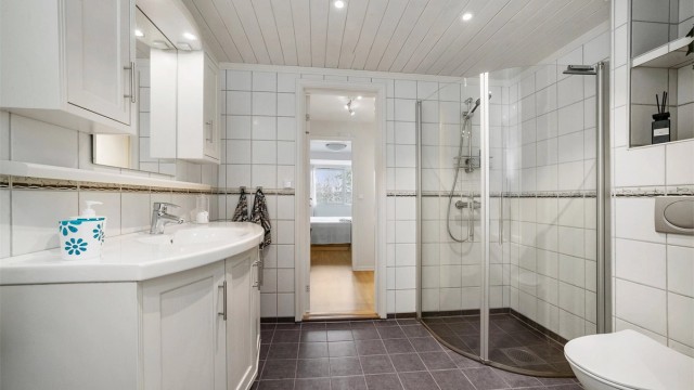 Badet ble i 2009 utvidet og deler av badet er opprinnelig oppført som bod/vaskerom. Deler av badet er dermed ikke godkjent for varig opphold.