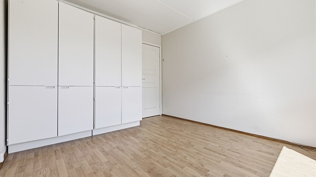 Hovedsoverommet har garderobeløsning