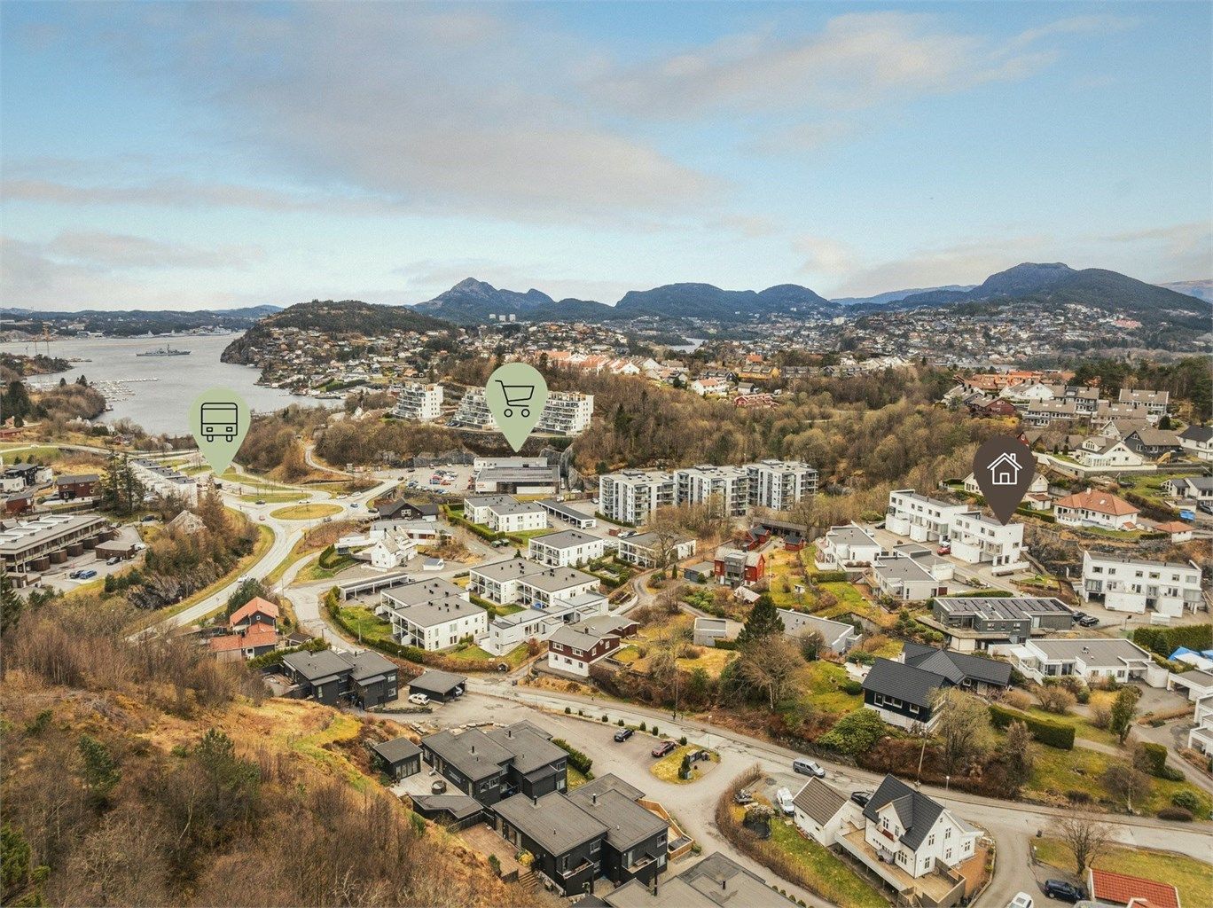 Bildet viser nærhet til bussterminalen og Meny i Dolviken