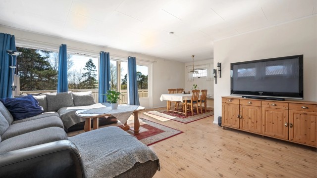 God plass for møbler og spisestue i stuen