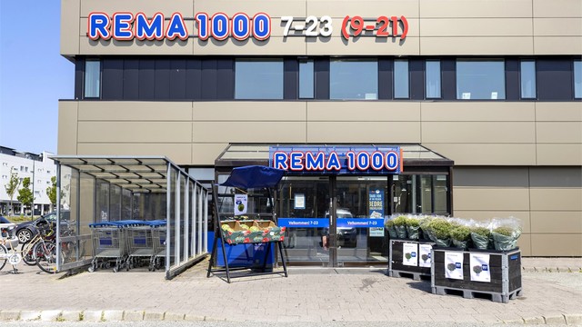 Rema 1000 Mariero ligger kun fem minutters gange fra leiligheten.