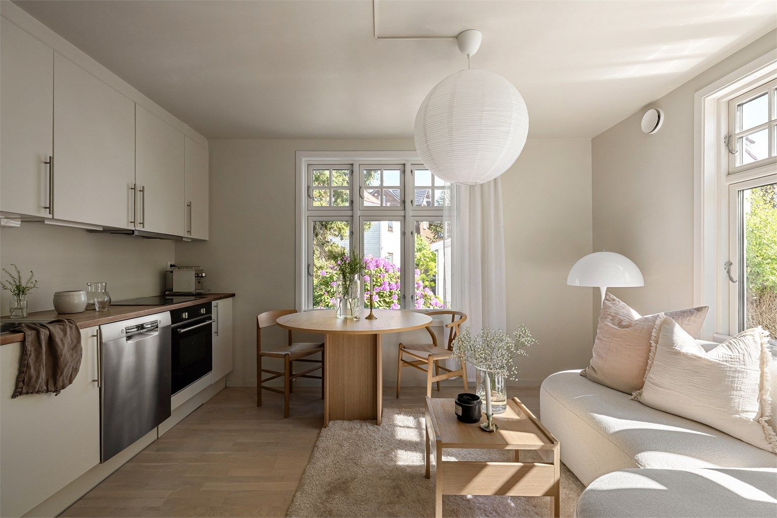 Velkommen til Årdalsgata 4 - en svært lys og sjarmerende leilighet med umiddelbar nærhet til rikt kulturliv i Østre bydel.