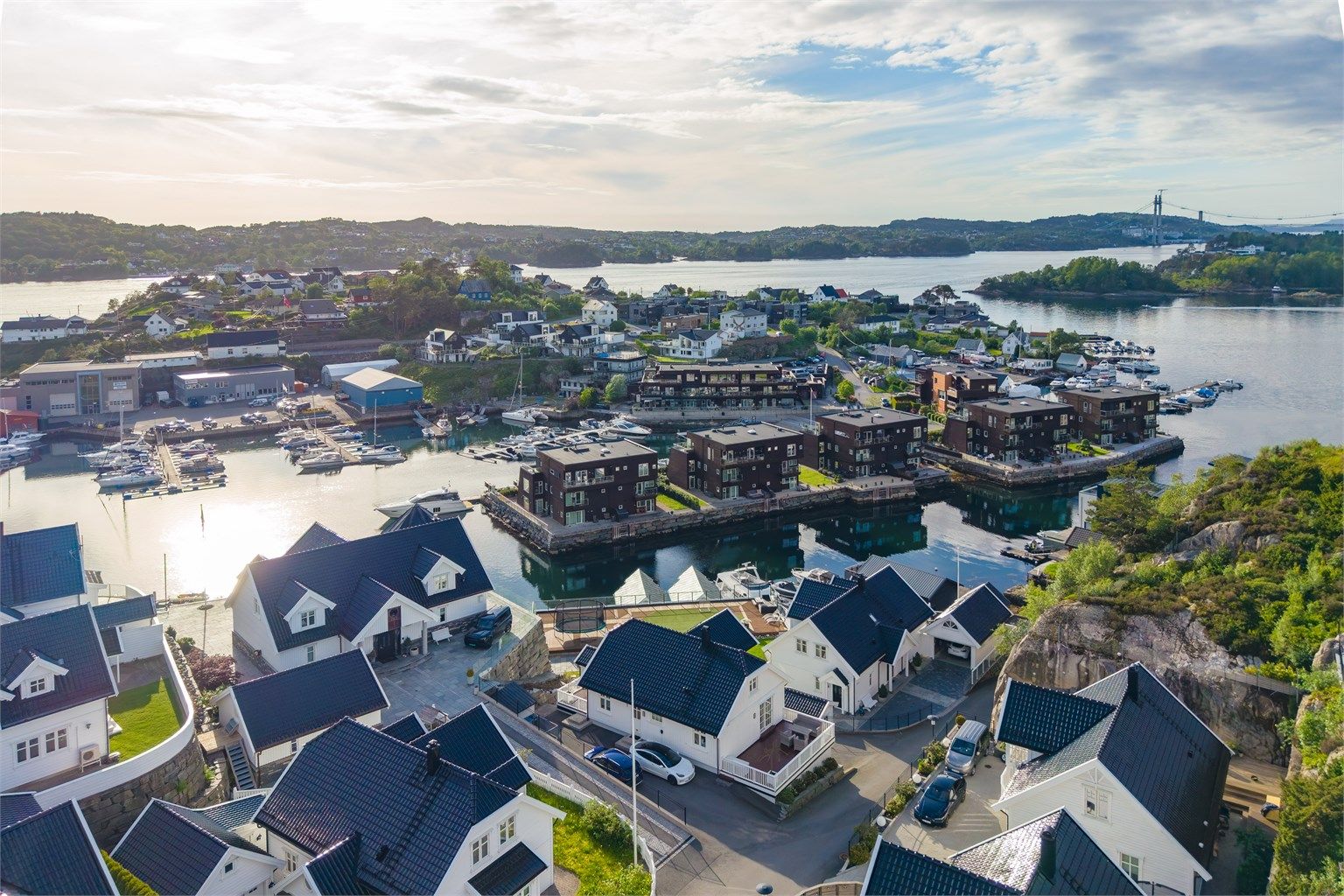Her kan du realisere drømmen om livet ved sjøen i disse flotte maritime omgivelsene