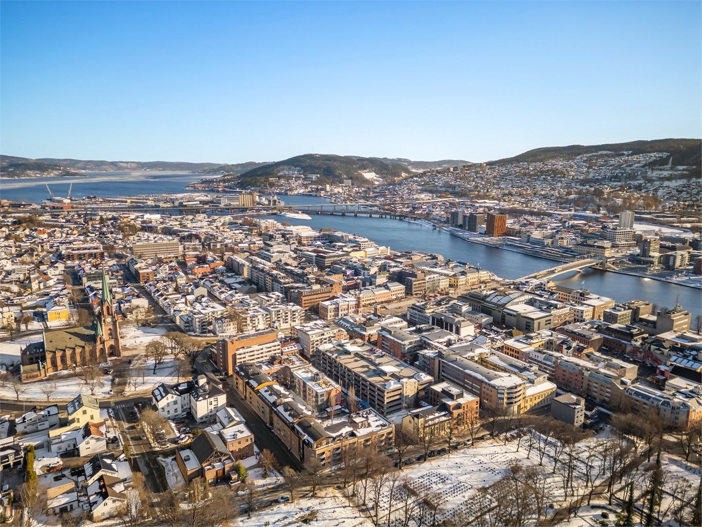 Torget Vest kjøpesenter innen kort gangavstand, CC Drammen kjøpesenter og Magasinet i nærområdet