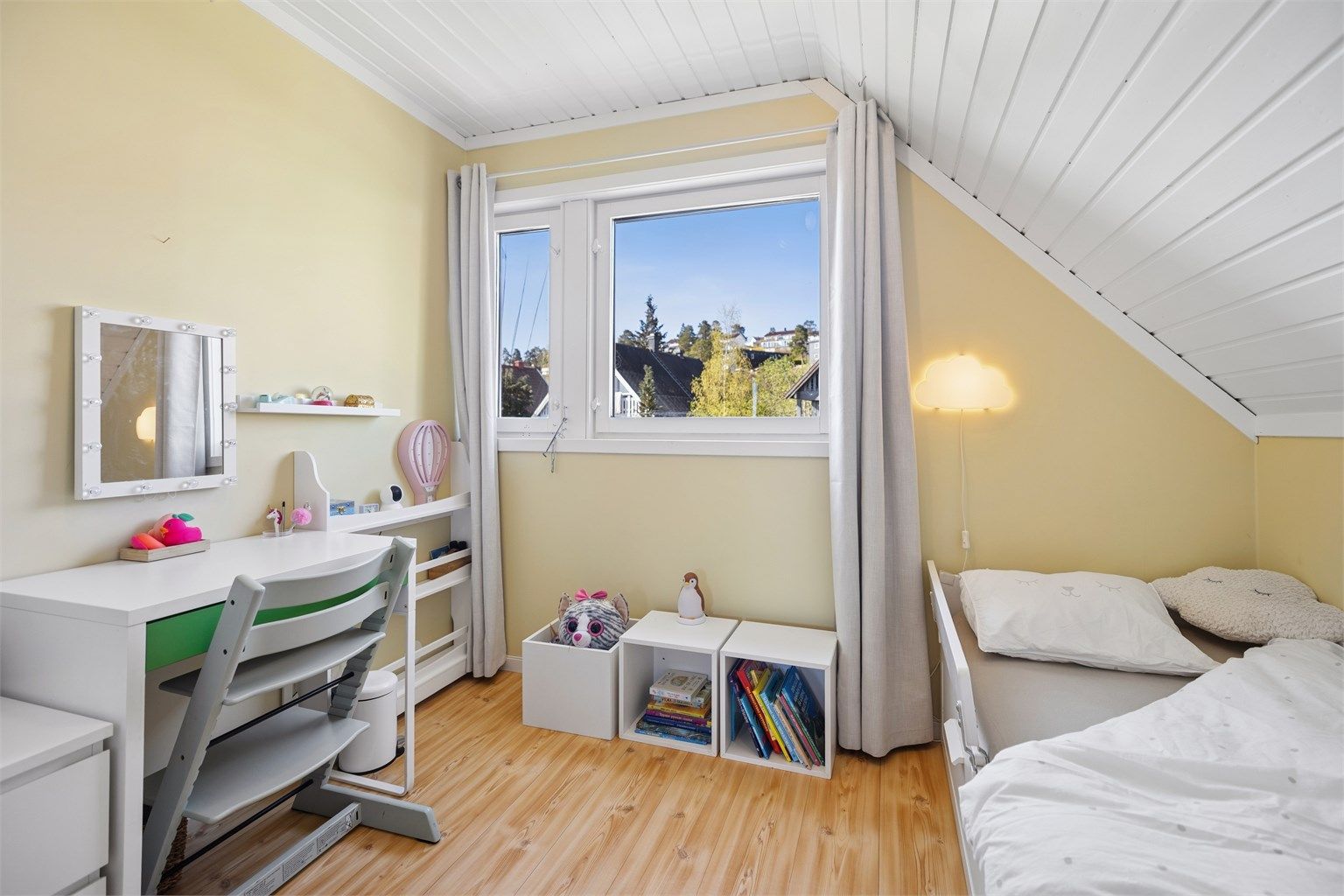 Soverom nr. 3 er lyst og trivelig og av god størrelse 