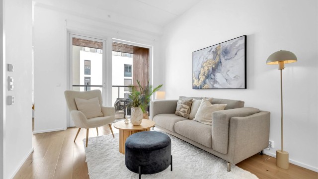 Eiendomsmegler Krogsveen v/ Vegard Gran-Andersen ønsker deg velkommen til Storgata 37, en moderne og pen 2-roms leilighet i byggets 6. etasje!