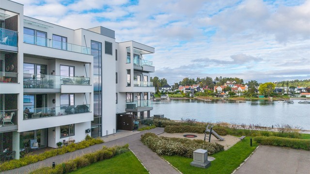 Moderne boligbygg oppført i 2020 i Strandveien 31D.