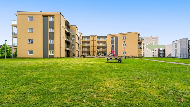 Endeleilighet med beliggenhet ut mot bakgård med lekeplass