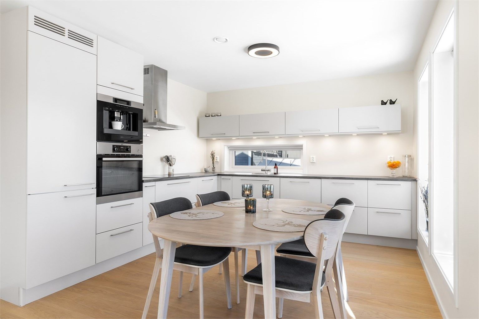 Over- og underskap i hvit samt glatt utførelse