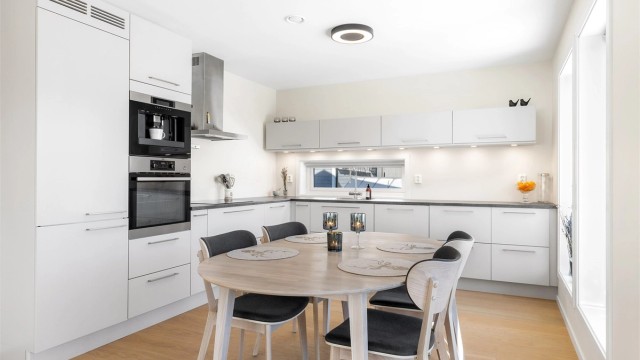 Over- og underskap i hvit samt glatt utførelse