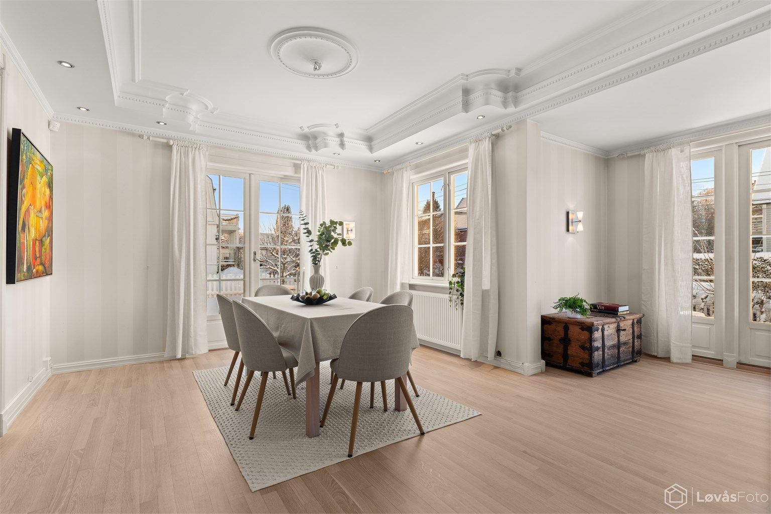 Rommet har to separate utganger til hagen