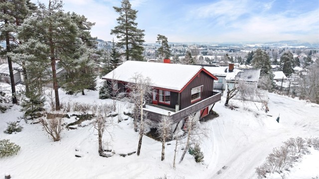 Eiendomsmegler Krogsveen v/Madeleine Johnsen Thune ønsker velkommen til Slengåsen 29