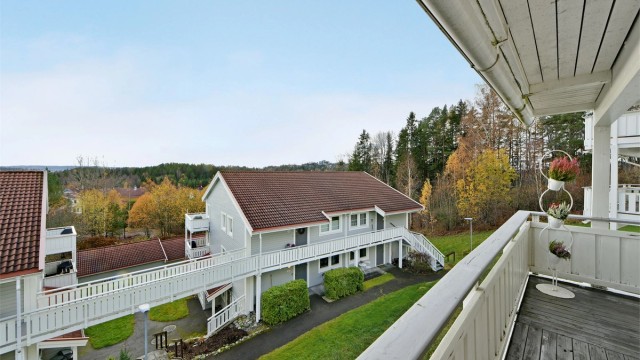 Sebastian Håbesland v/Krogsveen presenterer Konglestien 62 - høyt og fritt beliggende leilighet med pent utsyn