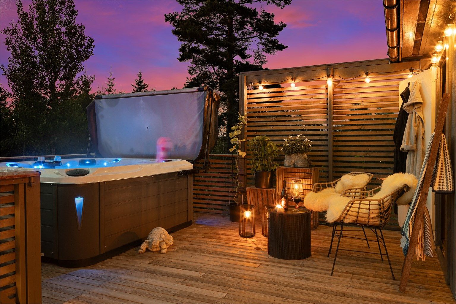 Frittstående jacuzzi på terrasse for ekstra avslapping 