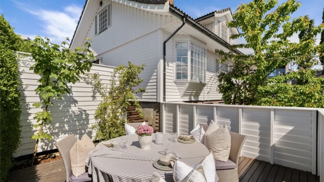 Velkommen til Nestunveien 39- En klassisk enebolig med herlig uteareal.