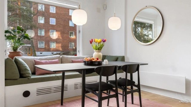 De store vinduene gir rikelig med naturlig lysinnslipp