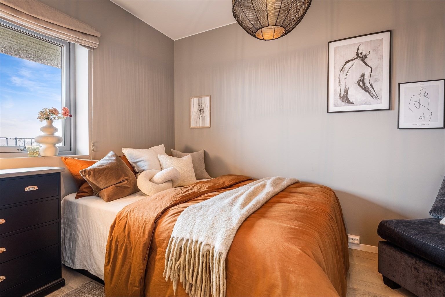 - Også dette er soverommet har god størrelse og garderobeskap -