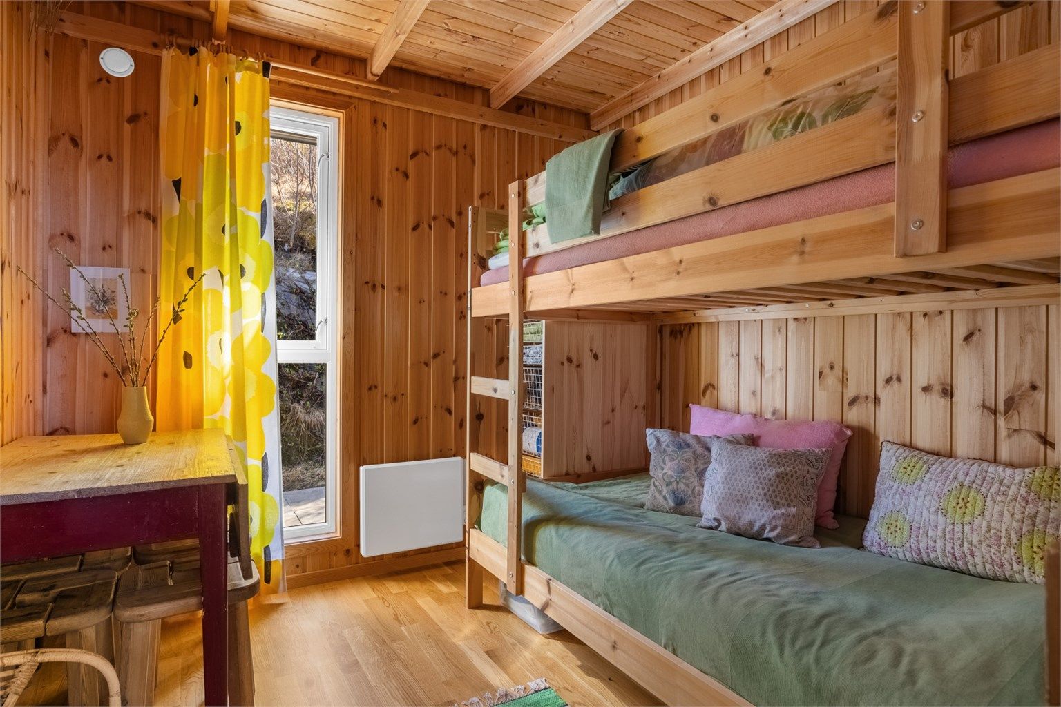 Soverom 3 er på 7 kvm. Alle soverommene har gode møbleringsmuligheter. 