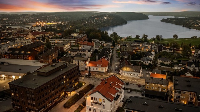 Velkommen til flotte Glengsgata 20. Togstasjonen og bykjernen er en kort rusletur unna, det samme er vakre friområder langs vannet i Glengshølen.