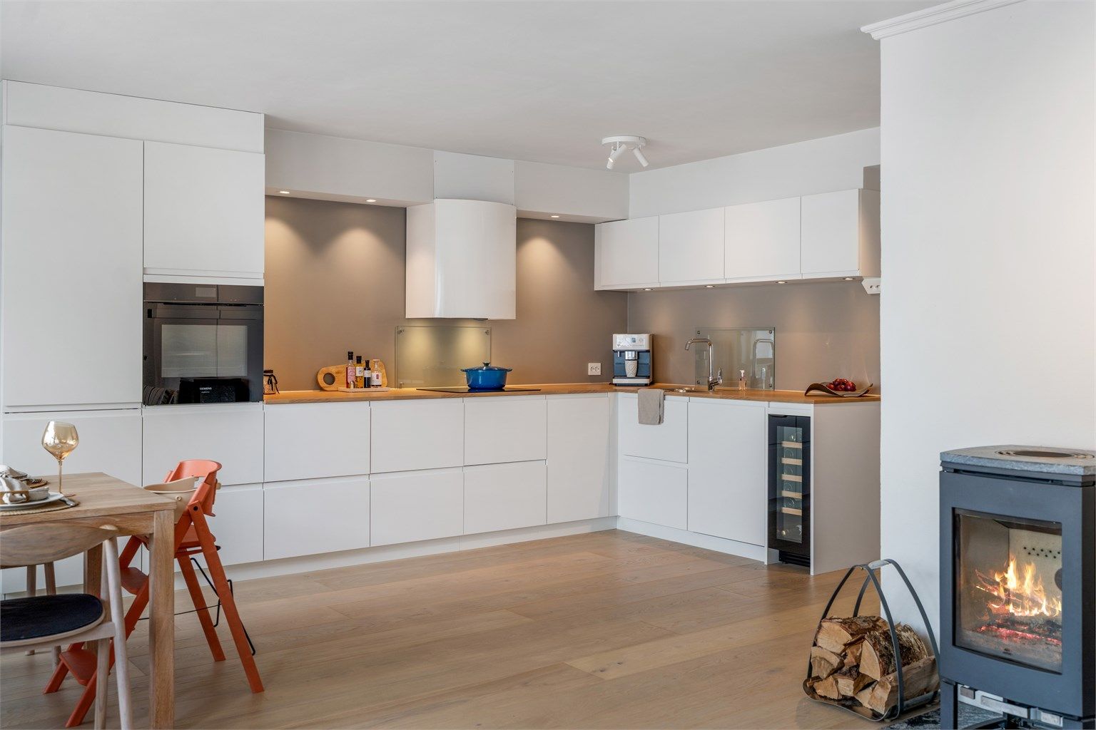 Kjøkkenet er fra 2024 og levert av Kvikk.