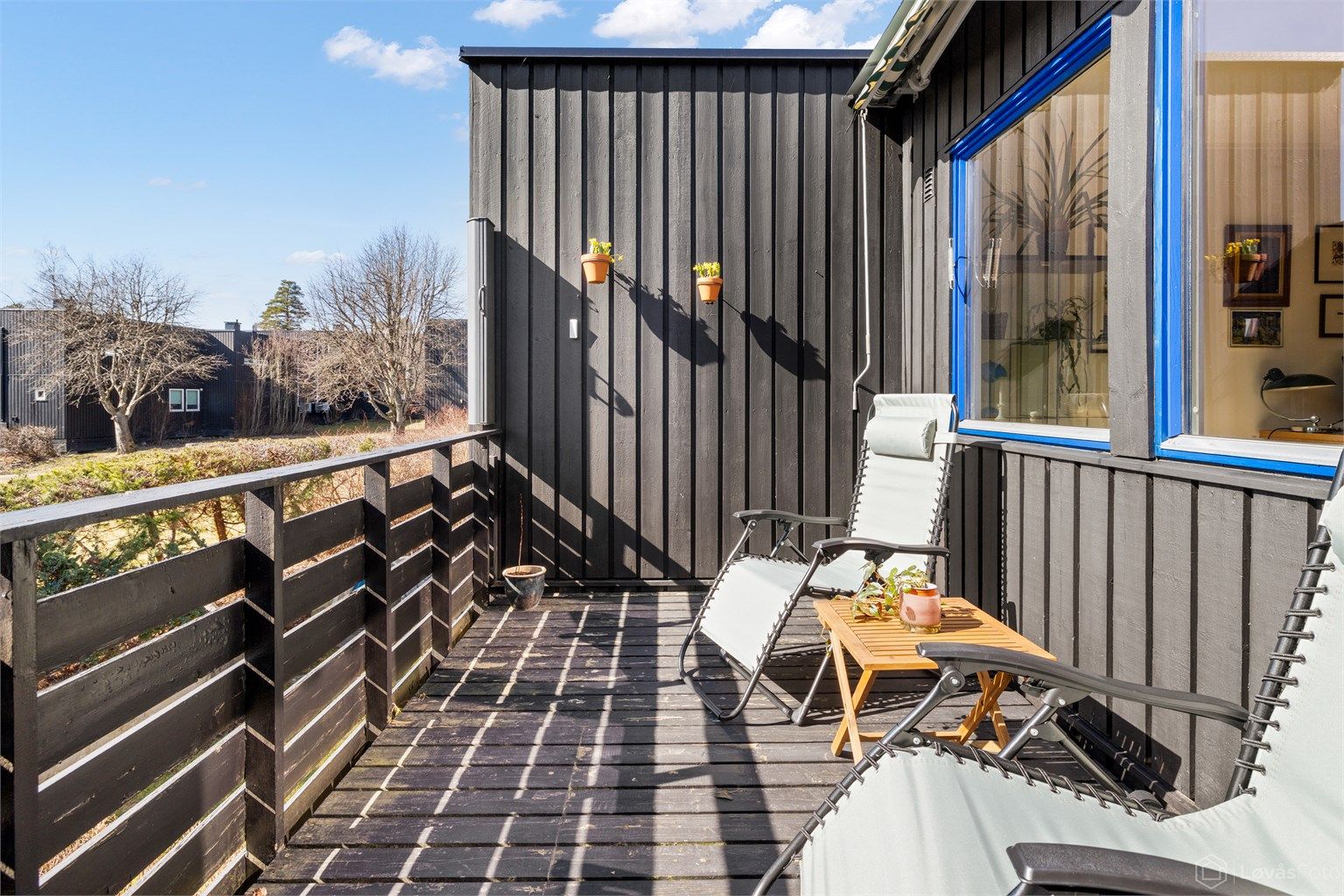 Sydvendt balkong  med utgang fra stuen