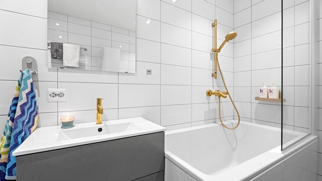 Lekre og stilfulle detaljer - Her kan man slappe av med spa og velvære med kombinert badekar og dusj