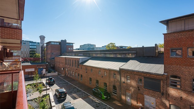 Utsyn over de karakteristiske teglsteinsbygningene på Fyrstikktorget.