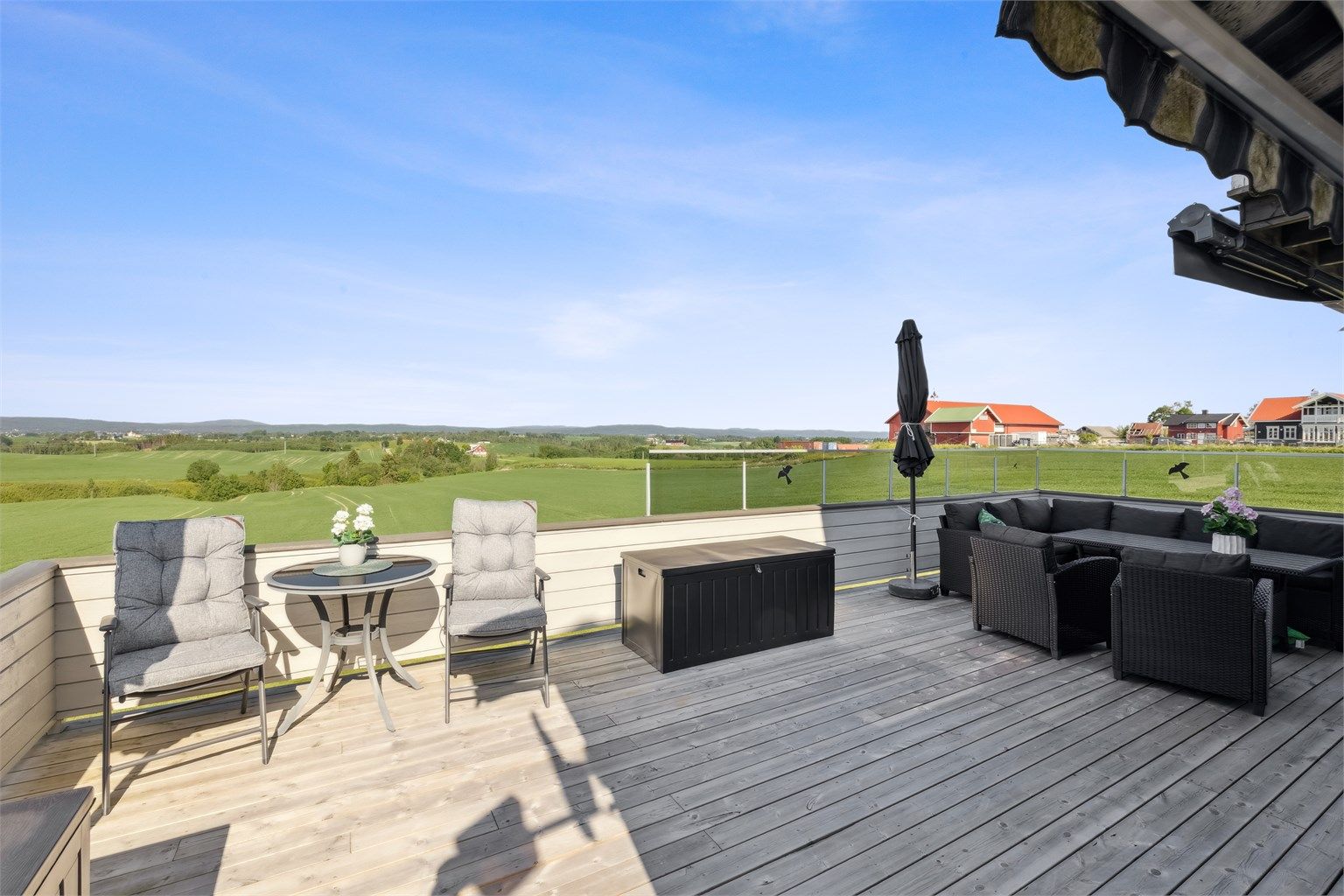 Sydvestvendt terrasse på 48 kvm med nydelig utsikt