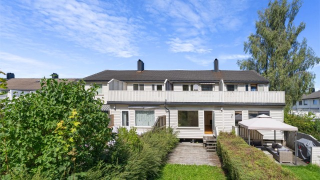 Velkommen til Fagervollen 9B - Innholdsrikt rekkehus over 3 etasjer