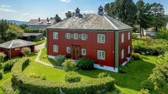 Velkommen til Utsikten Alle 15 - og denne flotte og romslige 4-romsleiligheten beliggende i rolige og ettertraktede omgivelser på Marienborg/Byåsen.