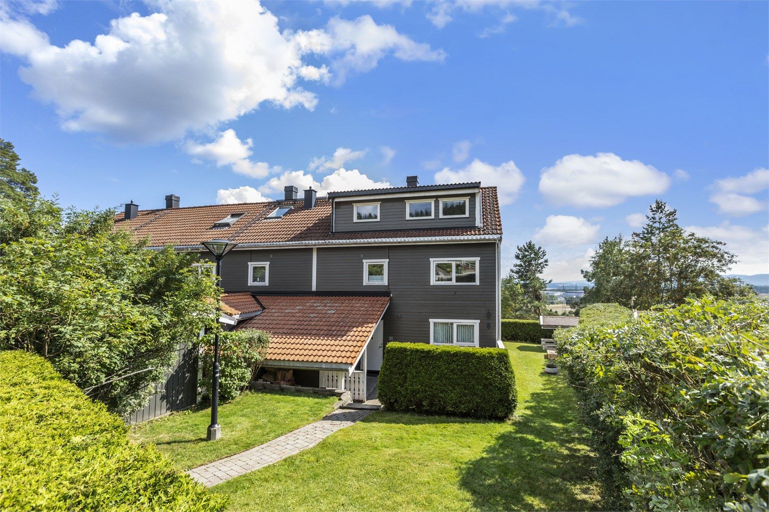 Perfekt, skjermet hage for barnefamilien. 