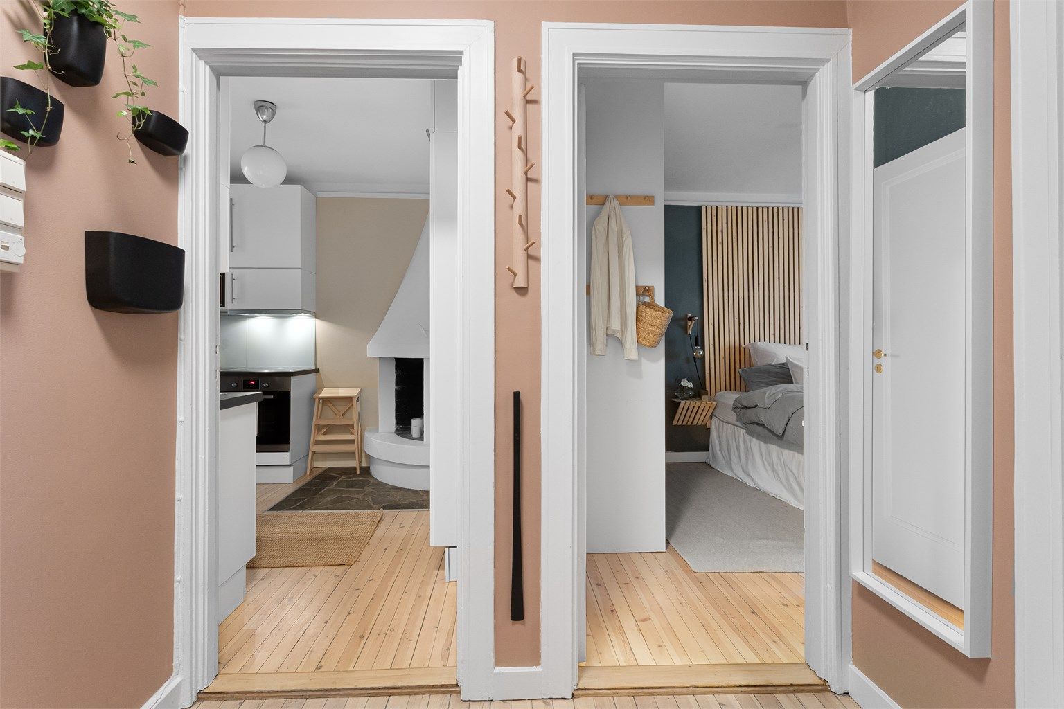  Herfra har du en naturlig adkomst til leilighetens øvrige rom. 