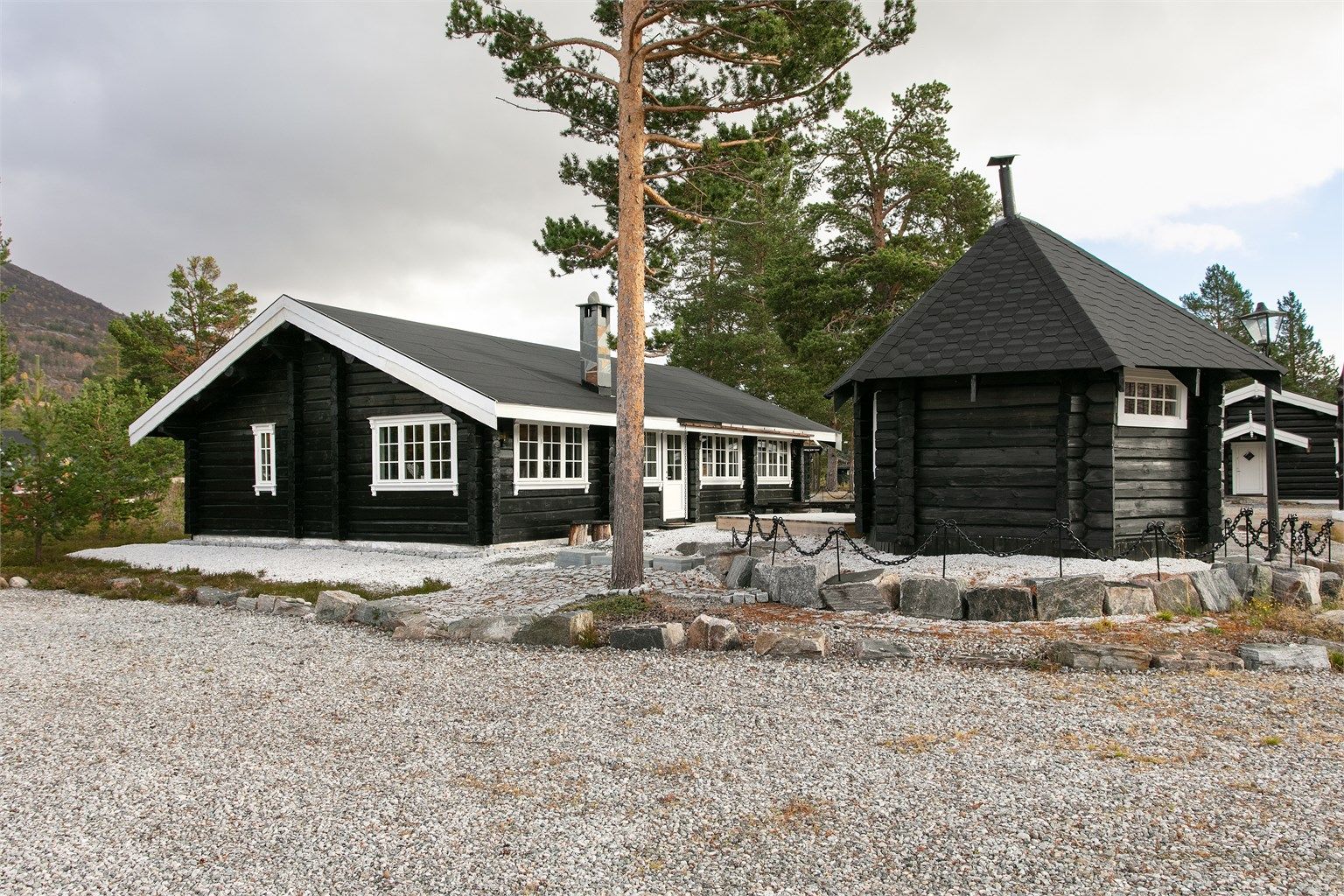 Fasade hytte og grillhytte 